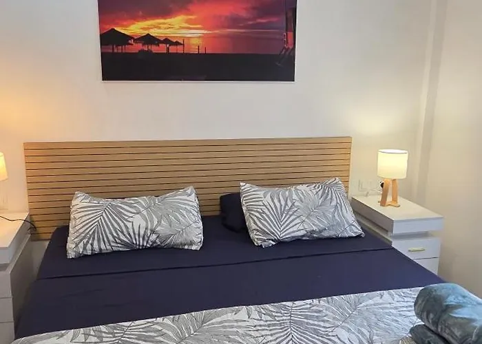 Casa Elena Pacos アパート フエンヒロラ